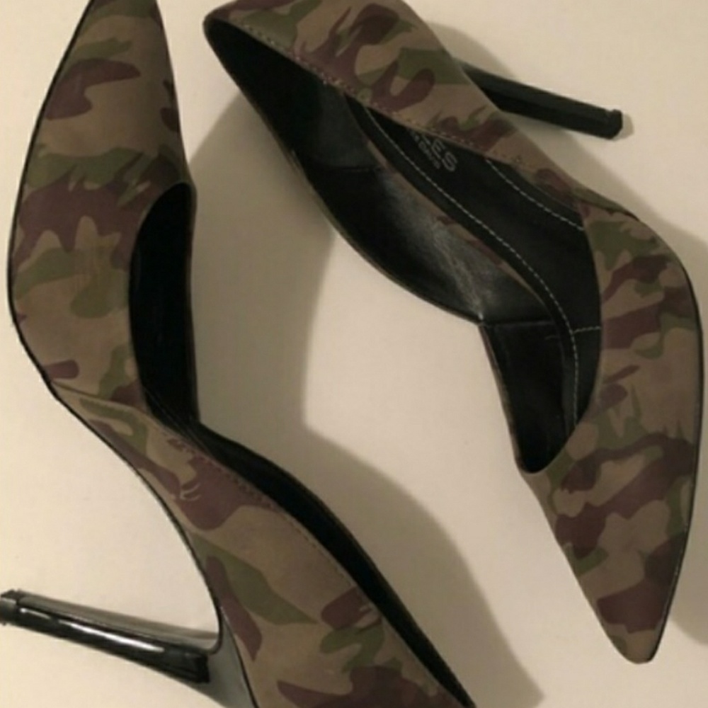 ** SOLD ** CAMO PUMPS / HEELS